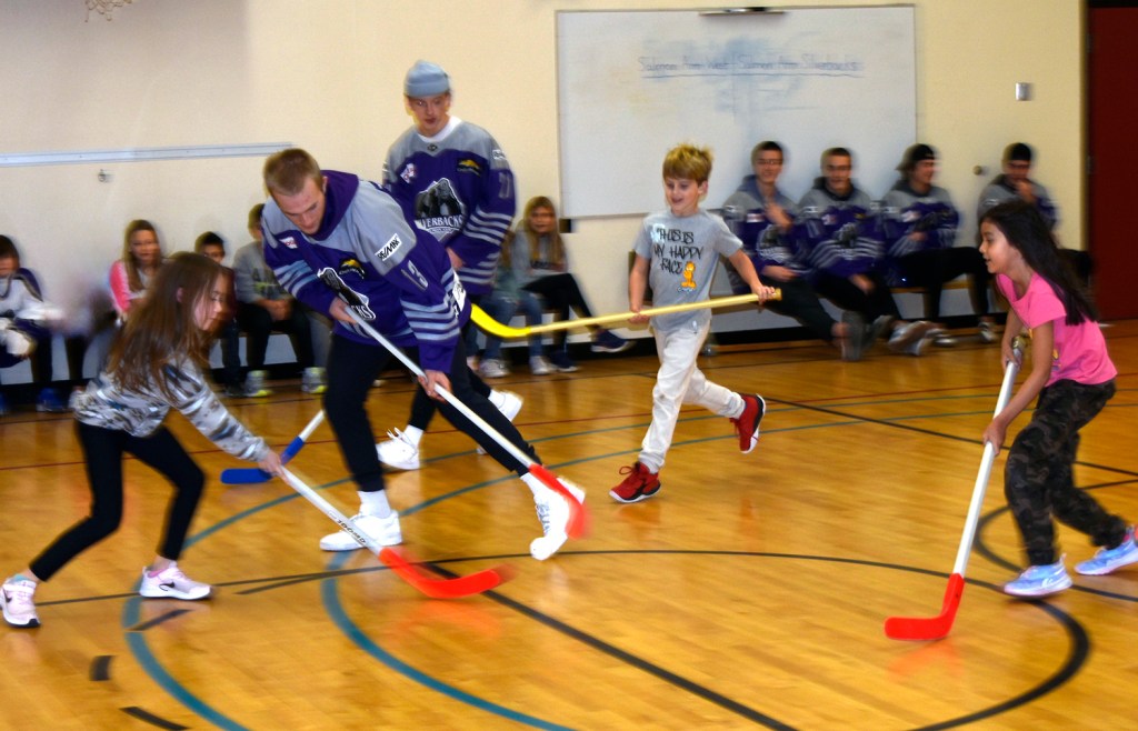 floor-hockey-action
