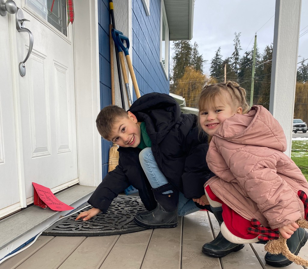 kids-at-doorstep