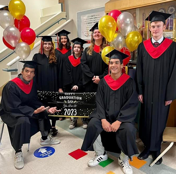 pvss-grads-and-balloons