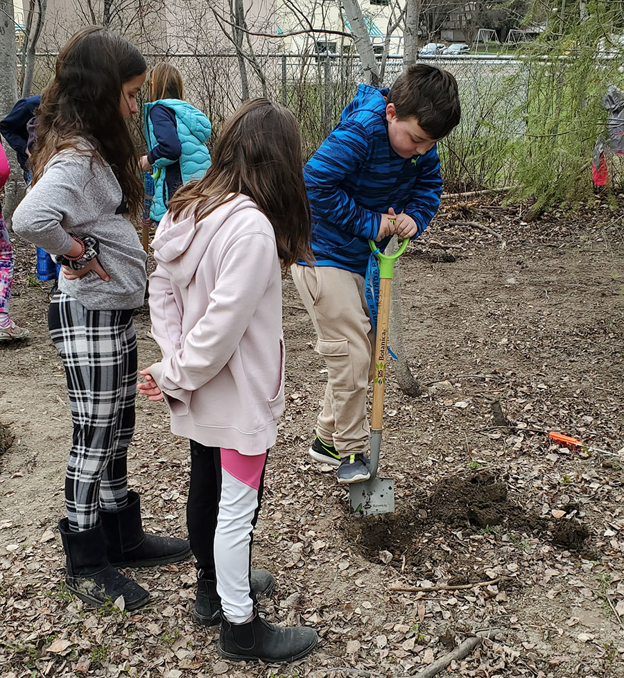 3-Sor-kids-planting-trees