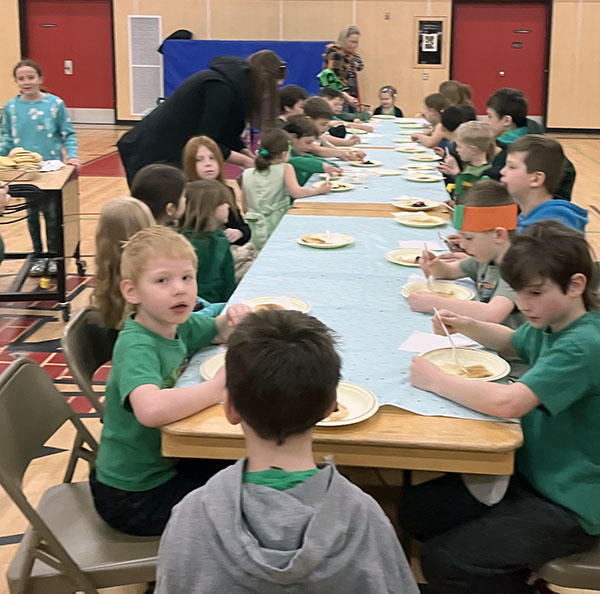kids-eating-pancakes