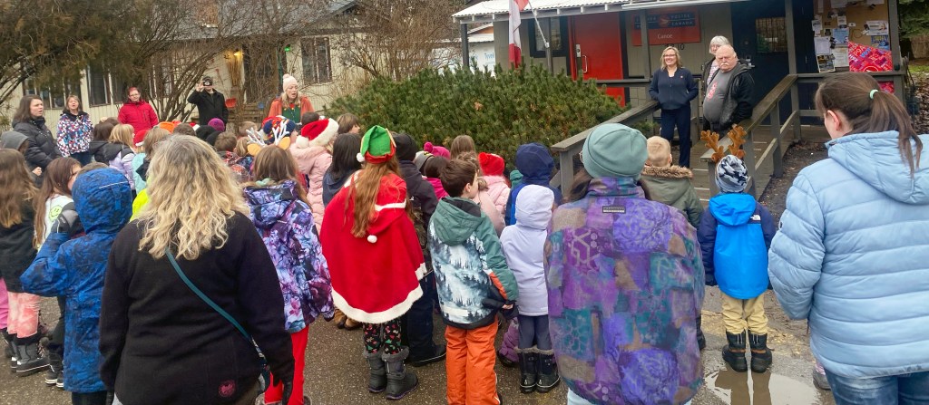 NC-students-carolling2