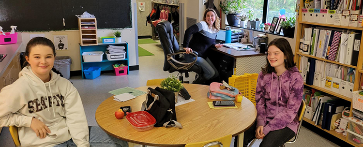 girls-in-desks-in-library