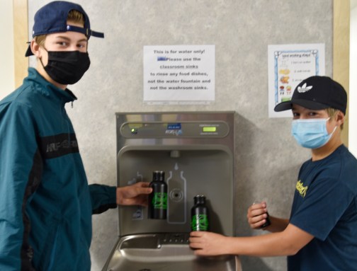 LWM-boys-at-filling-station