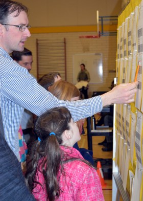 Jeff-Styles-helping-student
