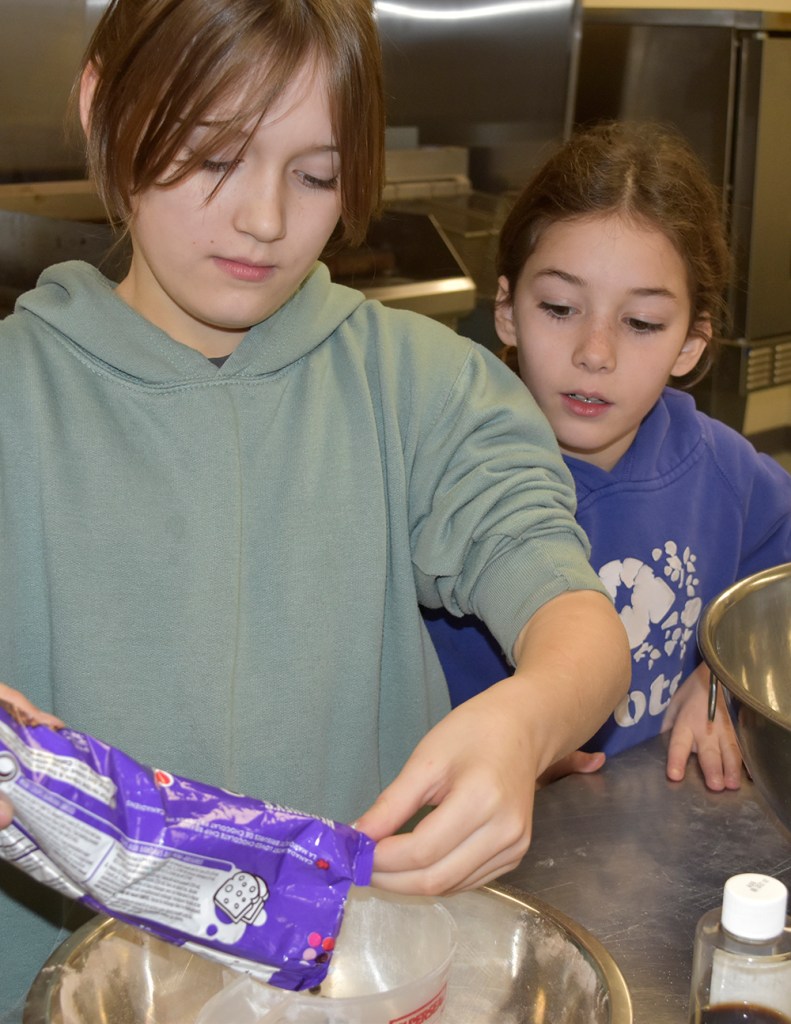 SC-students-adding-choc-chips-1