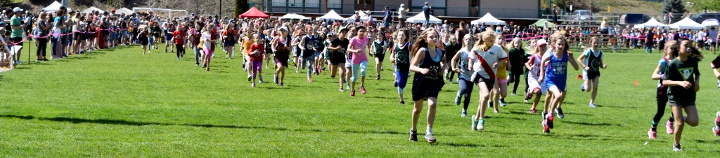 large-group-girls-running
