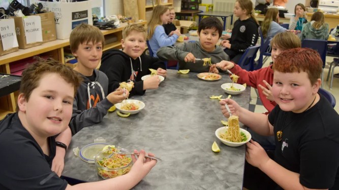 boys-eating-1024x576