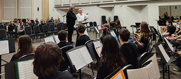 Gord-talking-to-band-students