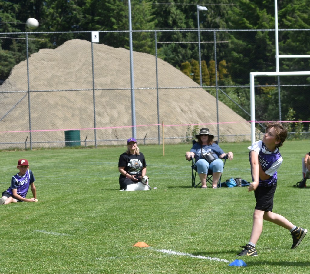 ball-inthrow-boys