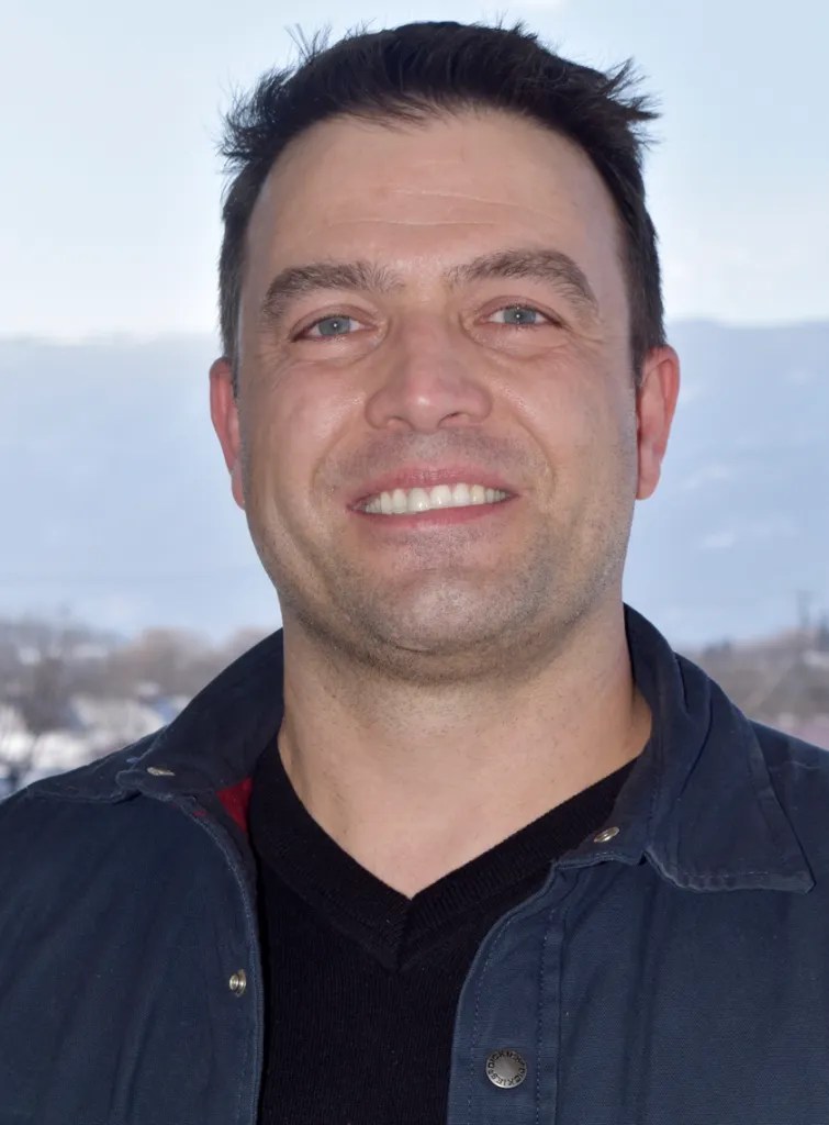Travis-Elwood-755x1024