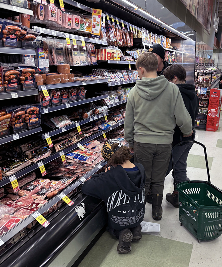boys-shopping